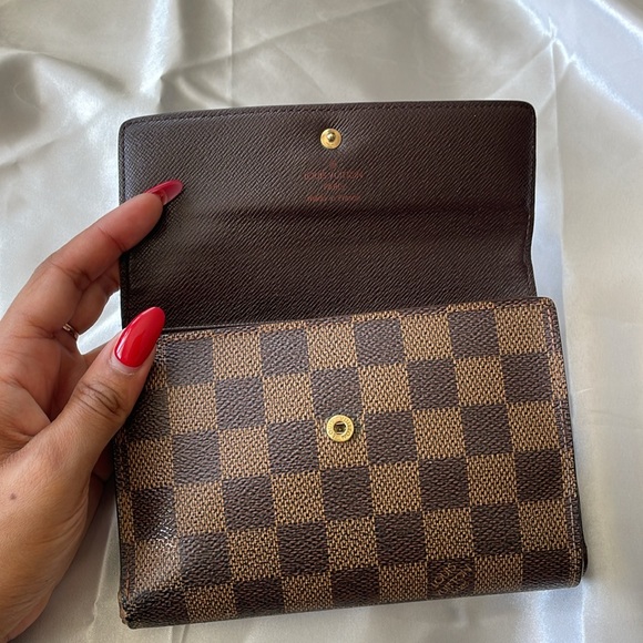 LOUIS VUITTON Damier Elise Wallet - Picture 2 of 5